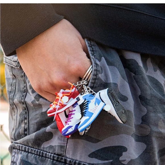 Mini Basketball Nike Air Jordan 3D Sneaker Keychain - Picture 7 of 11